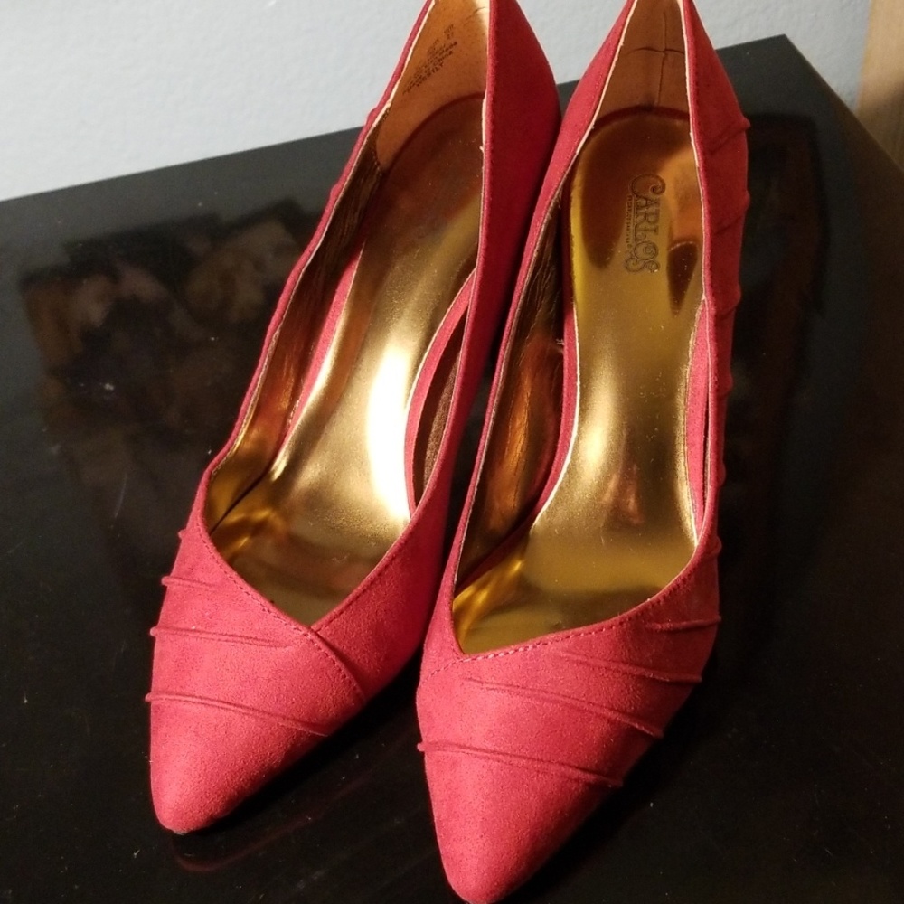Carlos  by Carlos Santana red stitched pumps